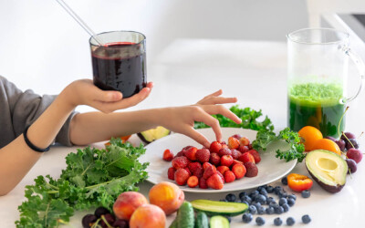 Nourish and Cleanse: Exploring the Effectiveness of Nutritional Detox Diets
